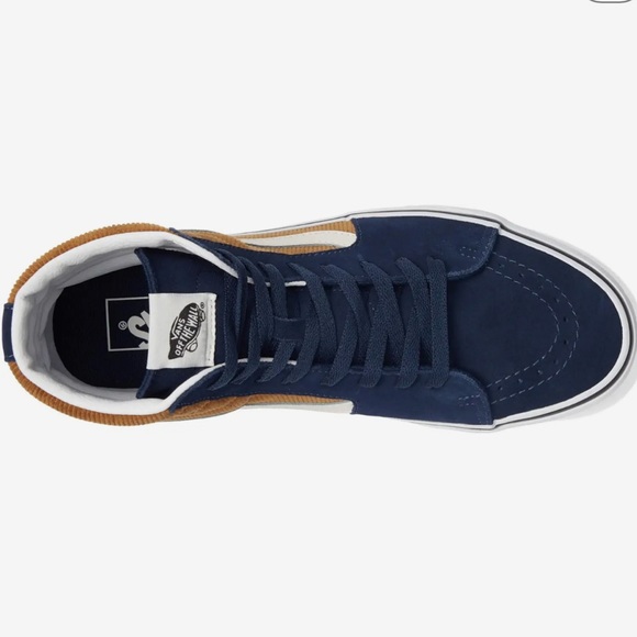 Vans WMNS Sk8-Hi
Mini Cord Blue/Brown
VN0007NS0BO
Sneakers 

CORDUROY - Picture 3 of 16